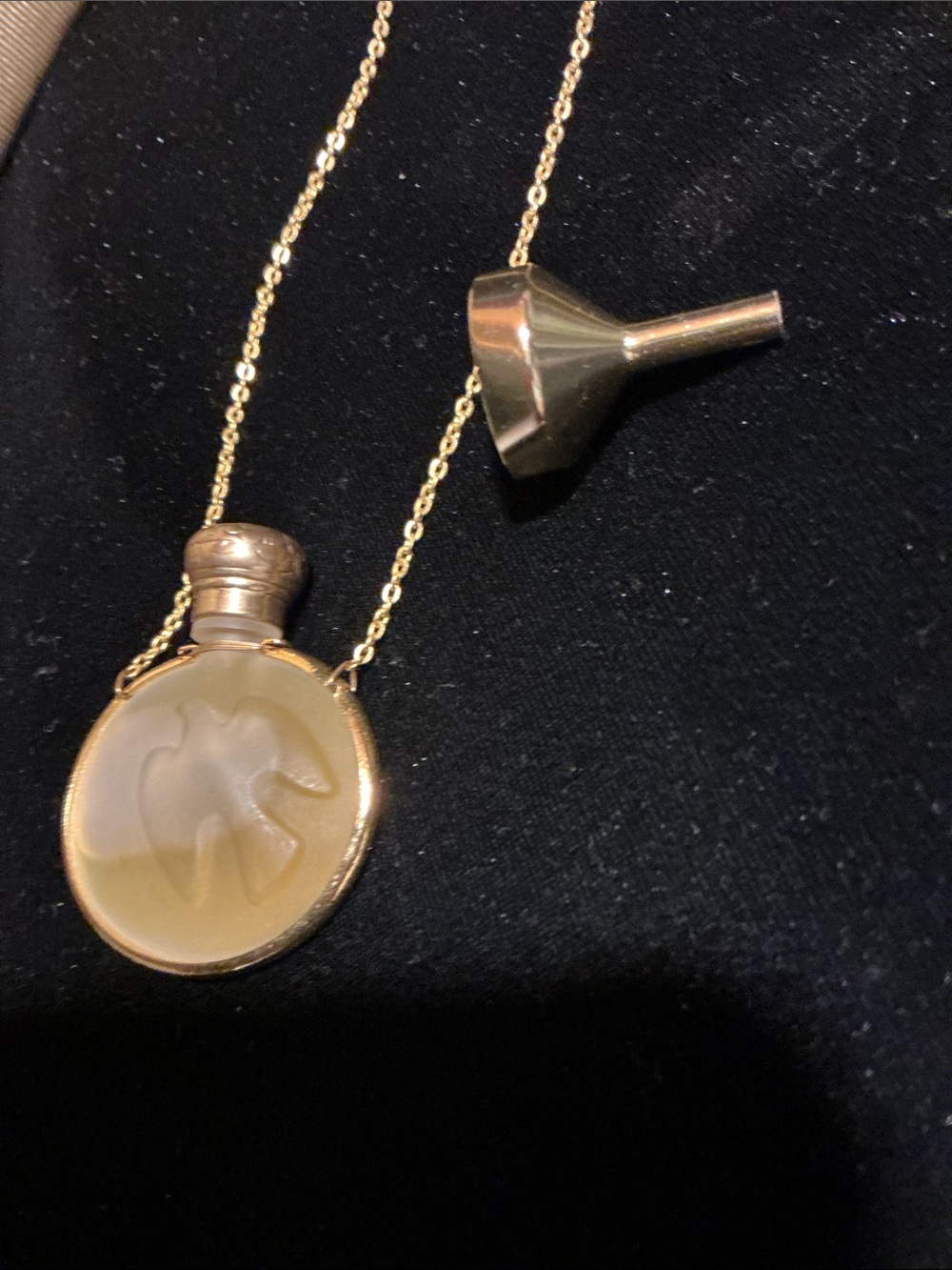 Vintage Nina Rocco L’Air du Temps Perfume Bottle Necklace Pendant - Picture 3 of 6
